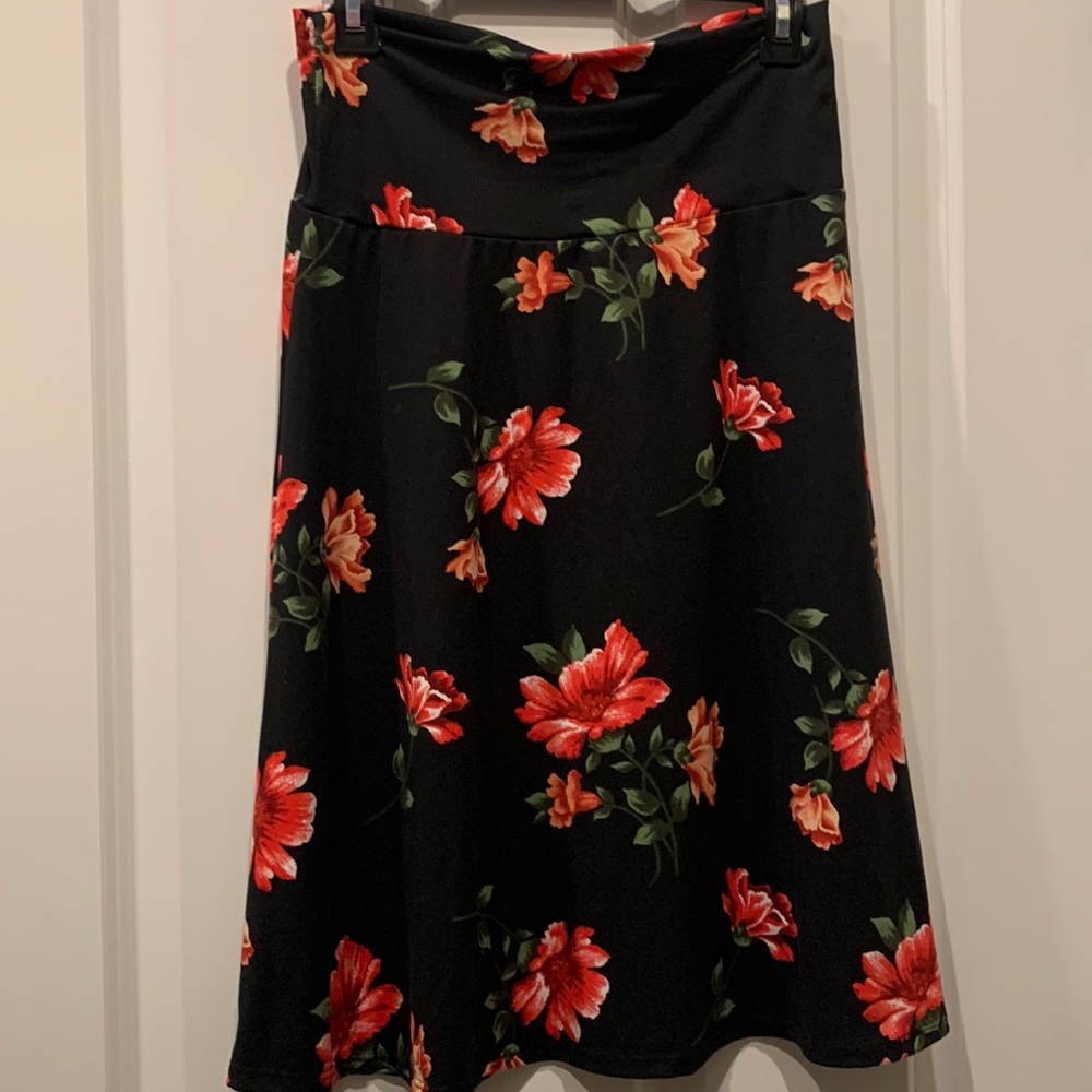 Black floral dressy skirt. Size small